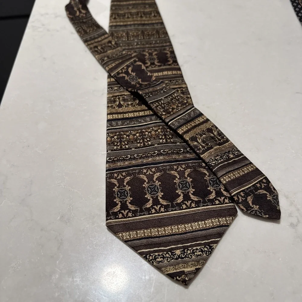 Roundtree & Yorke Silk Tie Extra Long  Geometric Made In USA XL 63X4